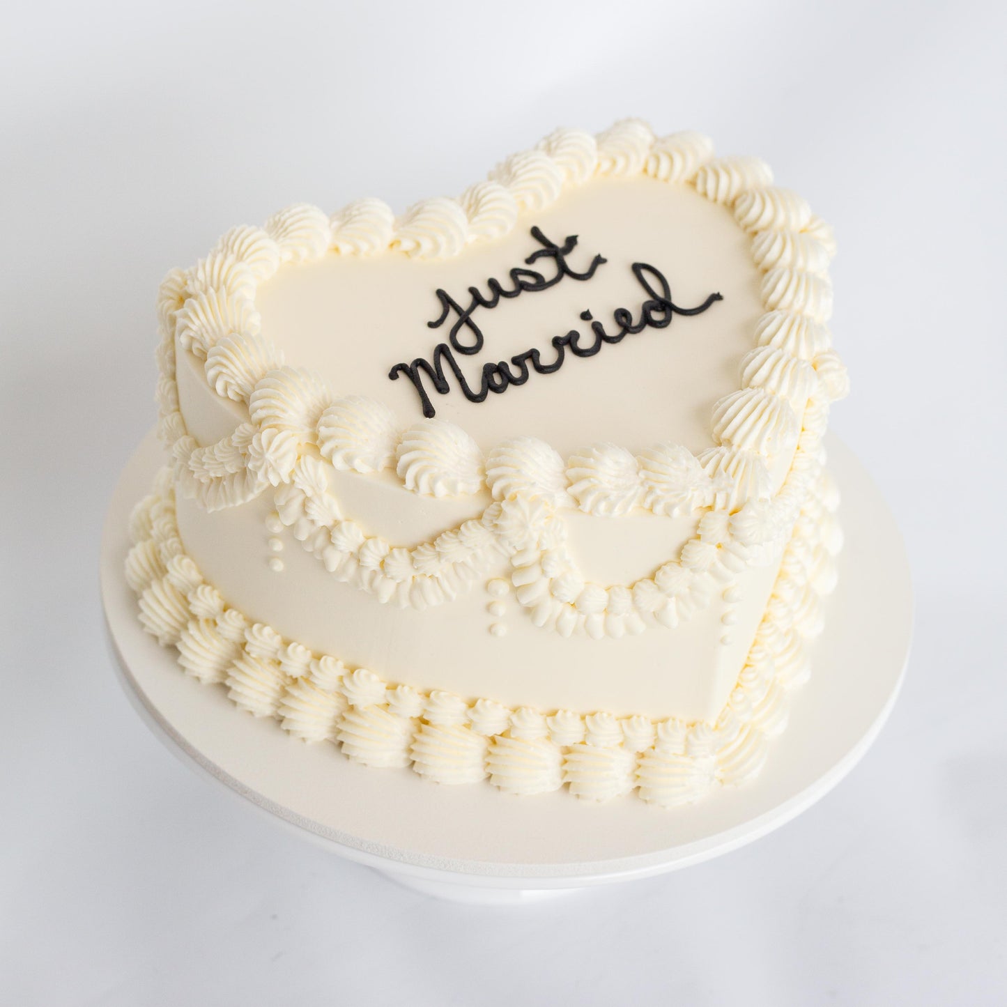 Vintage Buttercream Cake (Heart or Round)