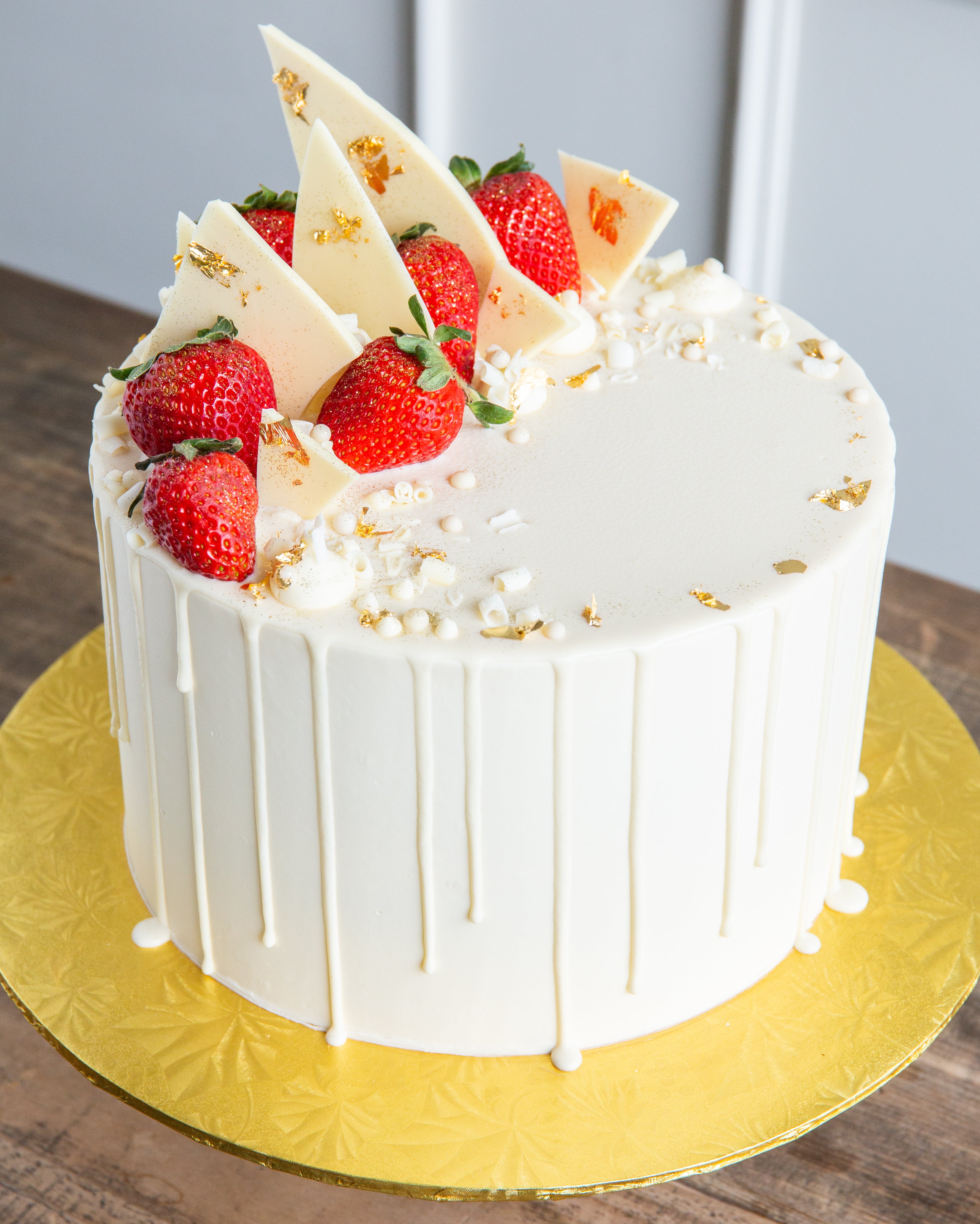 Sunshines strawberry champagne cake Recipe by Brenda M. Castillo - Cookpad